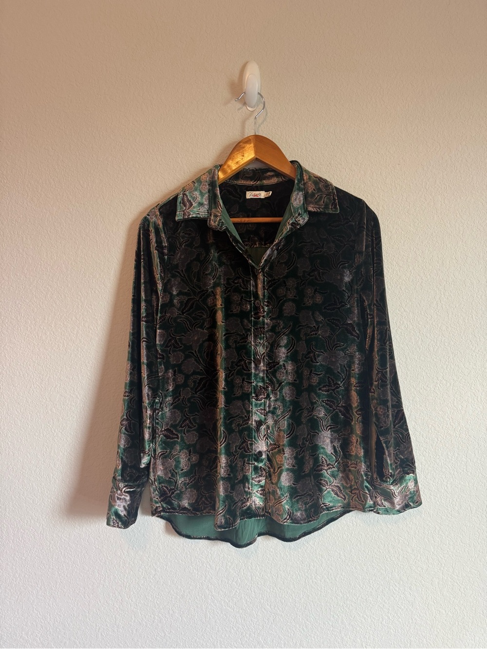 Faherty Women's Green Floral Genevieve Stretch Silk Velvet Button Down Top XS - Picture 2 of 10